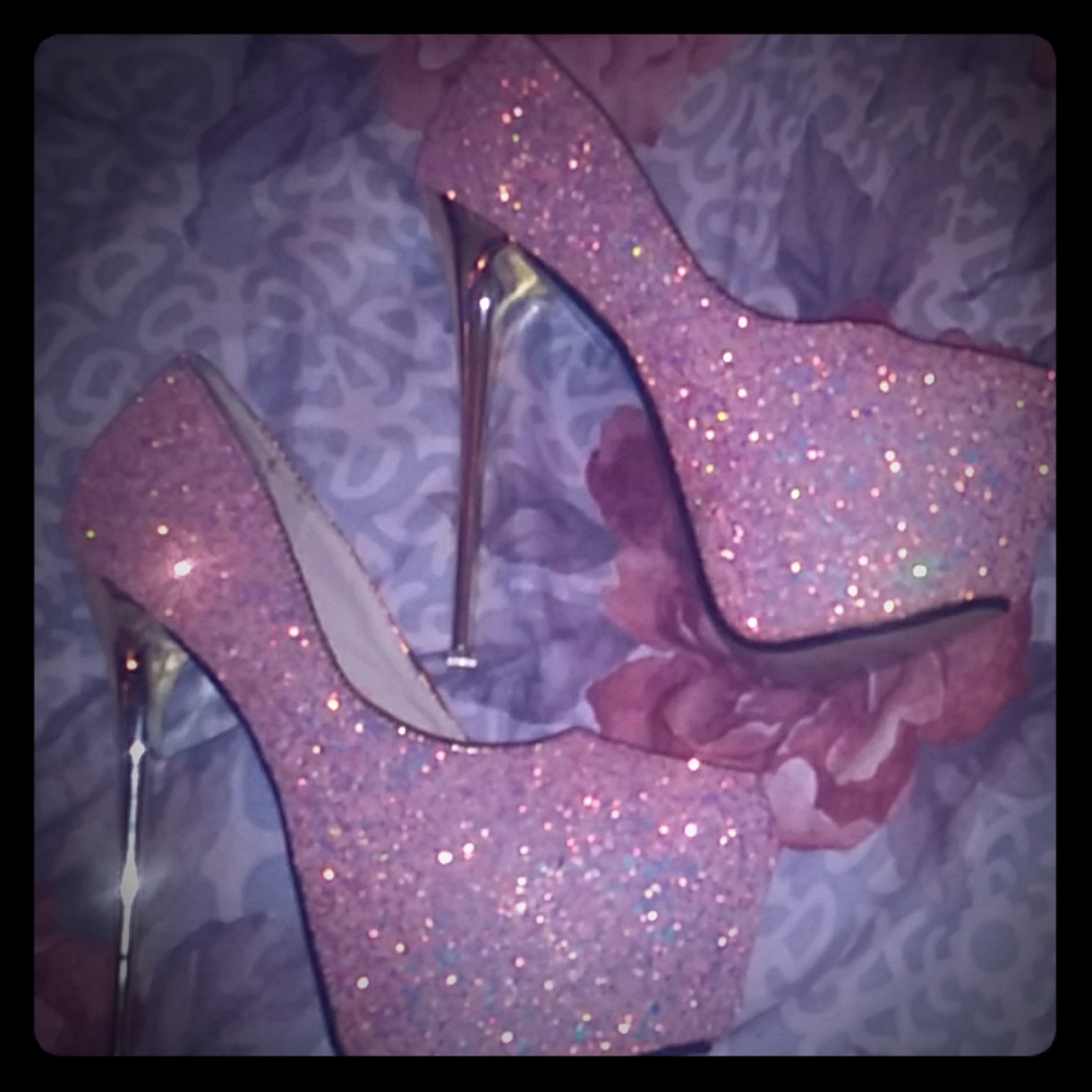 Glittery pumps
